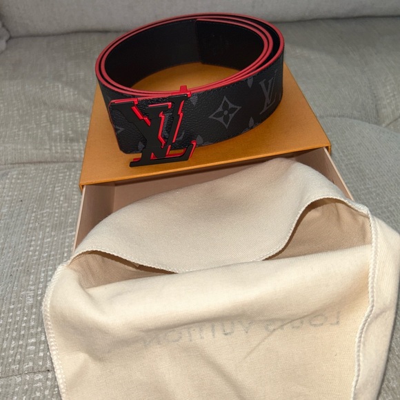 Black and red Mens LV Broken 40MM Reversible Belt - Picture 3 of 3